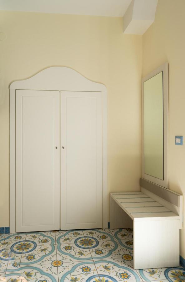 Libeccio - Apartment With Terrace And Sea View Maiori Exterior photo